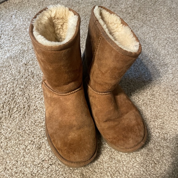 Chestnut Brown Original UGGs - Picture 2 of 5